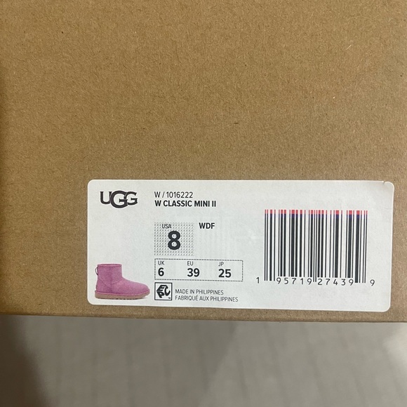 NWT - Classic Ugg Mini - Picture 4 of 4